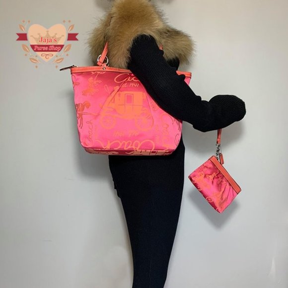 🧡Coach Fabric Tote & Matching Wristlet🧡 - Picture 6 of 8